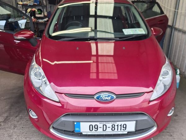 Ford Fiesta Hatchback, Petrol, 2009, Red