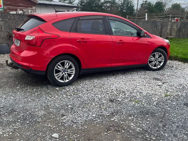 Ford Focus Hatchback, Diesel, 2012, Red