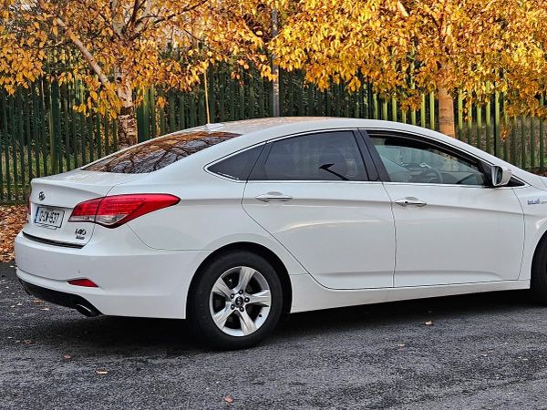 Hyundai i40 Saloon, Diesel, 2012, White