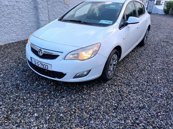 Vauxhall Astra Hatchback, Diesel, 2012, White