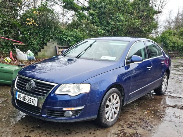 Volkswagen Passat Saloon, Petrol, 2009, Blue
