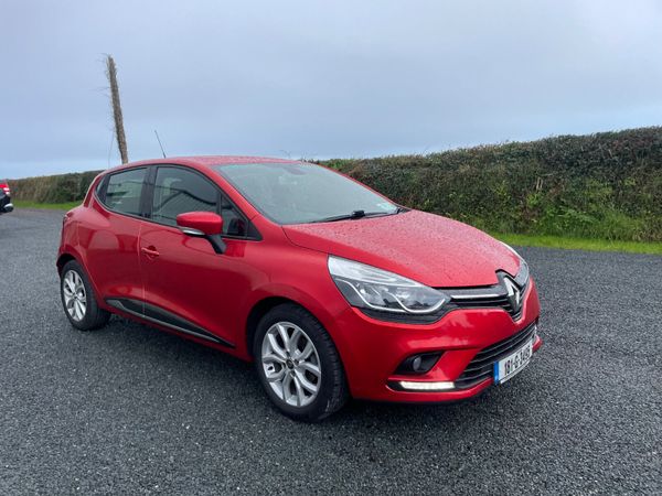 Renault Clio Hatchback, Petrol, 2018, Red