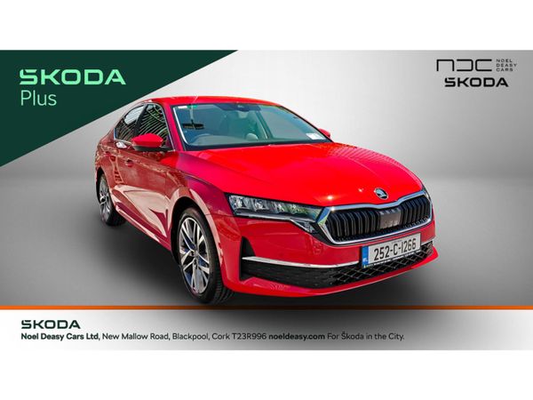 Skoda Octavia Hatchback, Petrol, 2025, Red
