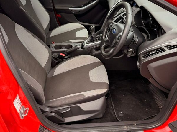 Ford Focus Hatchback, Petrol, 2013, Red
