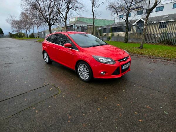 Ford Focus Hatchback, Petrol, 2013, Red