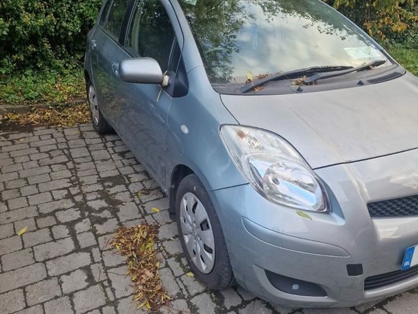 Toyota Yaris Hatchback, Petrol, 2009, Silver