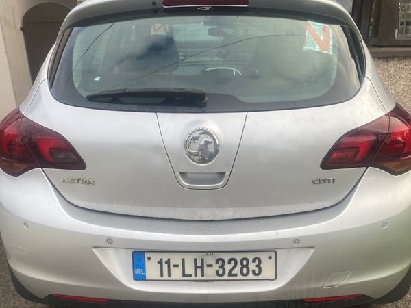 Vauxhall Astra Hatchback, Diesel, 2011, Silver