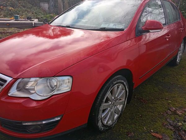 Volkswagen Passat Saloon, Petrol, 2009, Red