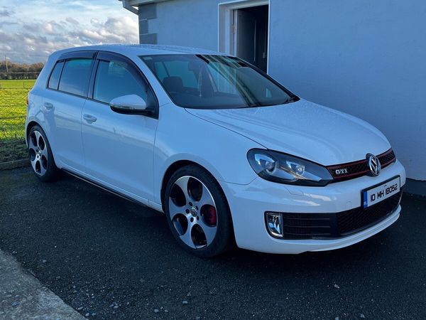 Volkswagen Golf Hatchback, Petrol, 2010, White