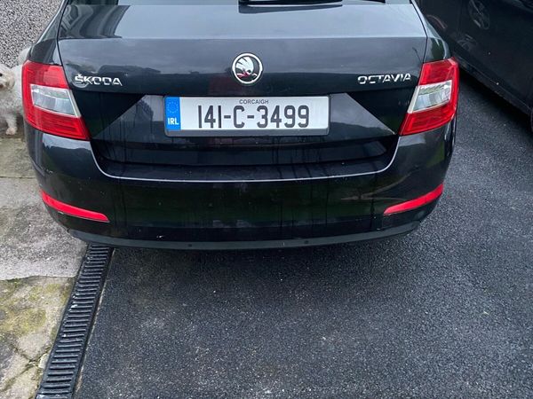 Skoda Octavia Saloon, Petrol, 2014, Black