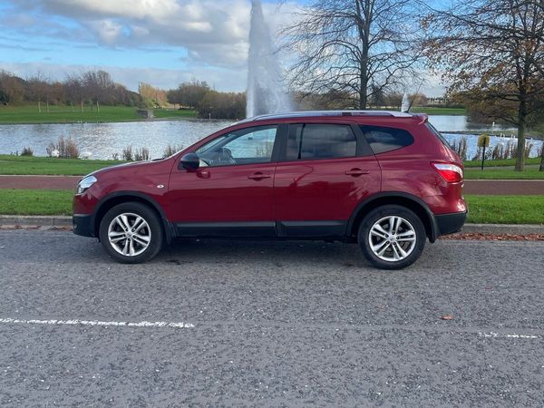 Nissan Qashqai+2 MPV, Diesel, 2012, Red