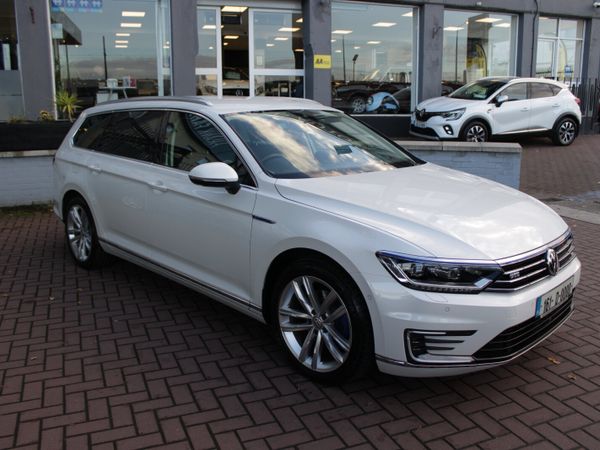 Volkswagen Passat Estate, Petrol, 2016, White