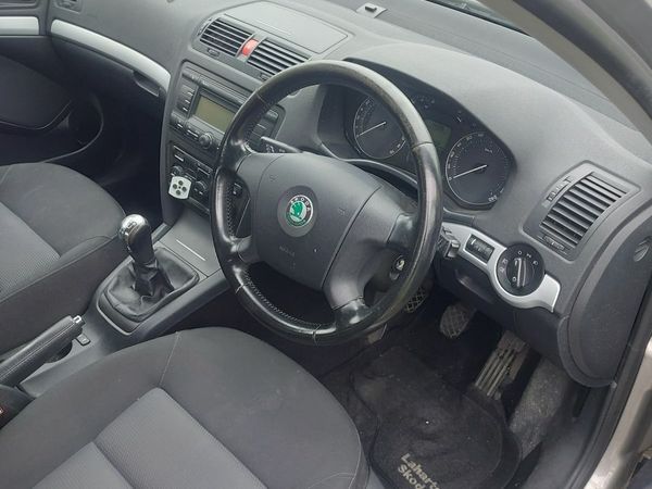 Skoda Octavia Hatchback, Petrol, 2008, Beige