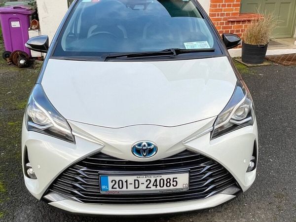 Toyota Yaris MPV, Petrol Hybrid, 2020, White