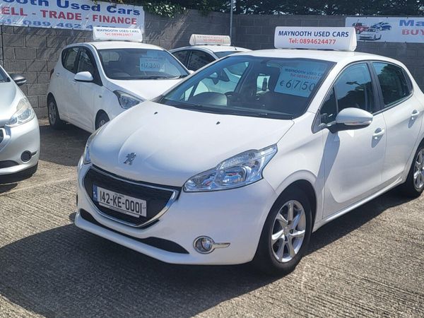 Peugeot 208 Hatchback, Petrol, 2014, White