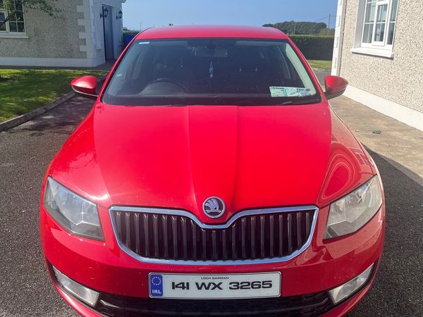 Skoda Octavia Hatchback, Diesel, 2014, Red