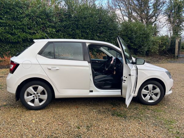 Skoda Fabia Hatchback, Petrol, 2015, White