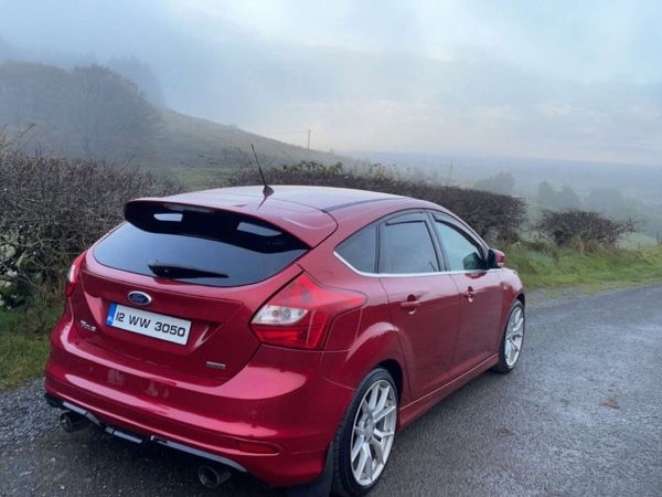 Ford Focus Hatchback, Diesel, 2012, Red