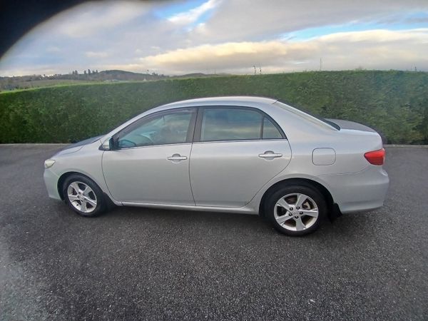 Toyota Corolla Saloon, Diesel, 2012, Silver