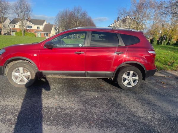 Nissan Qashqai+2 MPV, Diesel, 2013, Red