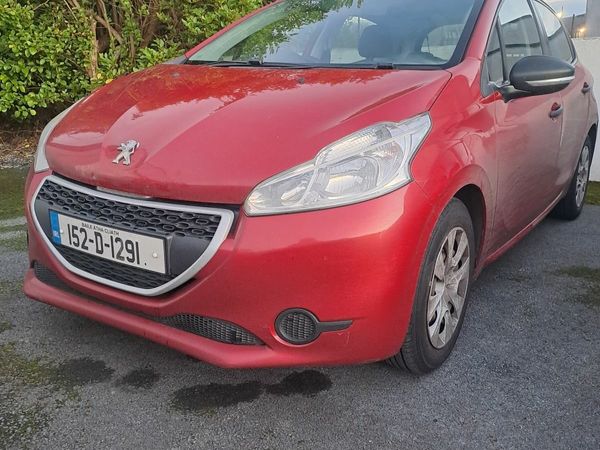 Peugeot 208 Hatchback, Diesel, 2015, Red