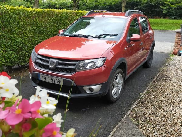 Dacia Sandero Stepway Hatchback, Diesel, 2013, Red