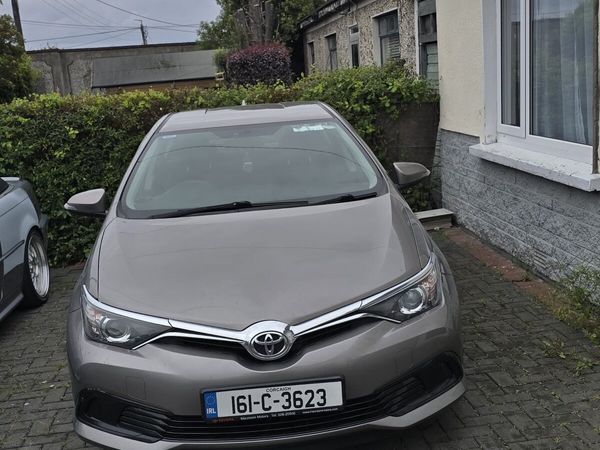 Toyota Auris Hatchback, Diesel, 2016, Bronze