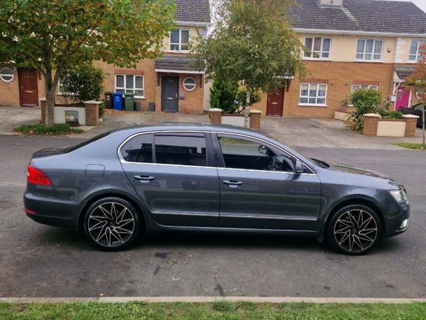 Skoda Superb Saloon, Diesel, 2014, Grey