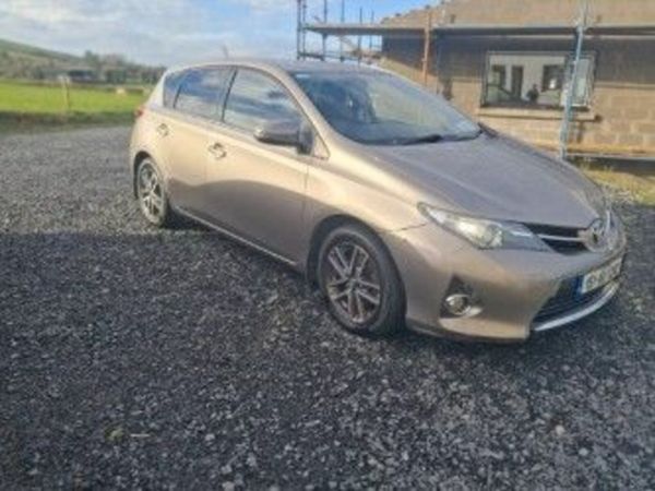 Toyota Auris Hatchback, Diesel, 2015, Bronze