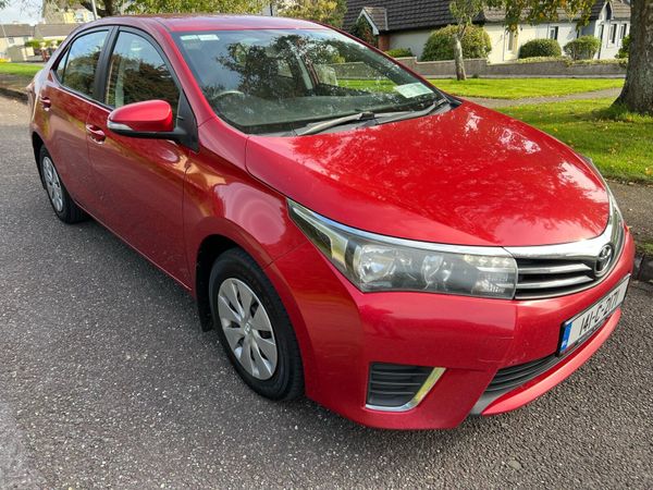 Toyota Corolla Saloon, Diesel, 2014, Red
