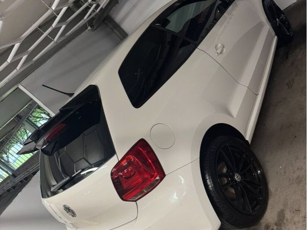 Volkswagen Polo Hatchback, Petrol, 2012, White