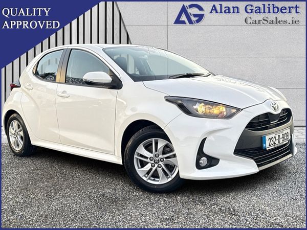 Toyota Yaris Hatchback, Petrol Hybrid, 2023, White