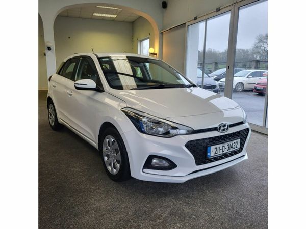 Hyundai i20 Hatchback, Petrol, 2021, White