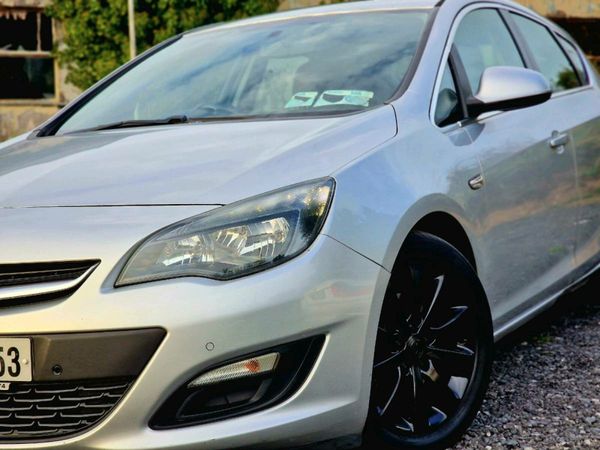 Vauxhall Astra Hatchback, Diesel, 2013, Silver