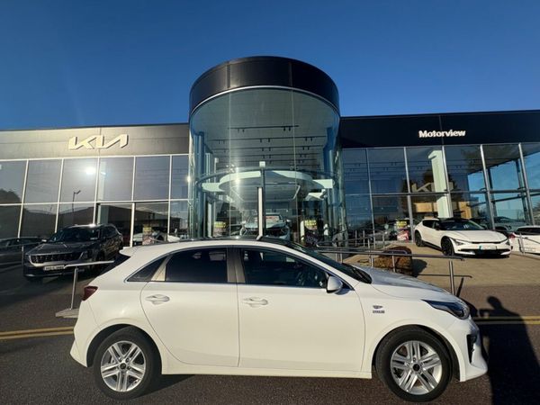 Kia Ceed Hatchback, Diesel, 2021, White