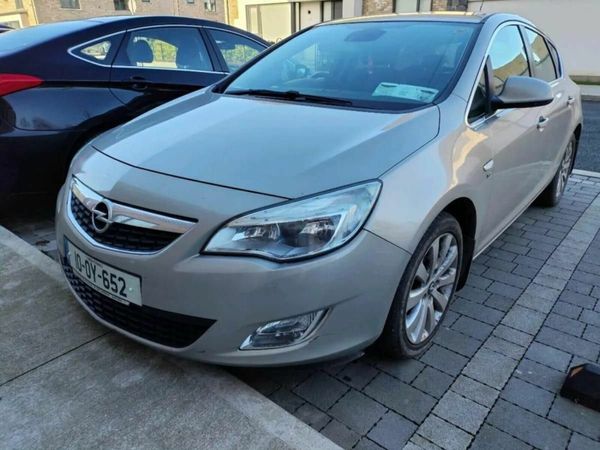 Opel Astra Hatchback, Diesel, 2010, Yellow