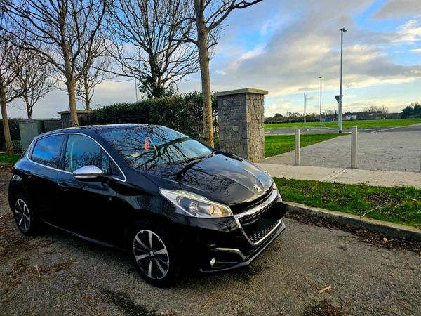 Peugeot 208 Hatchback, Petrol, 2018, Black