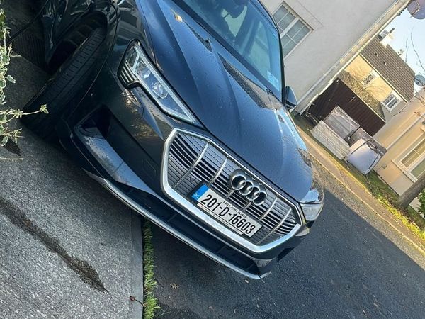 Audi e-tron Estate/Jeep, Electric, 2020, Grey