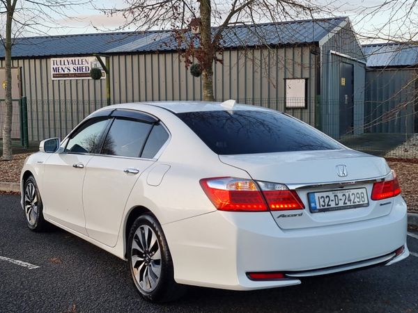 Honda Accord Saloon, Petrol Hybrid, 2013, White