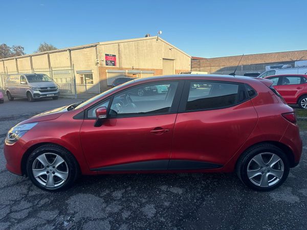 Renault Clio Hatchback, Petrol, 2013, Red