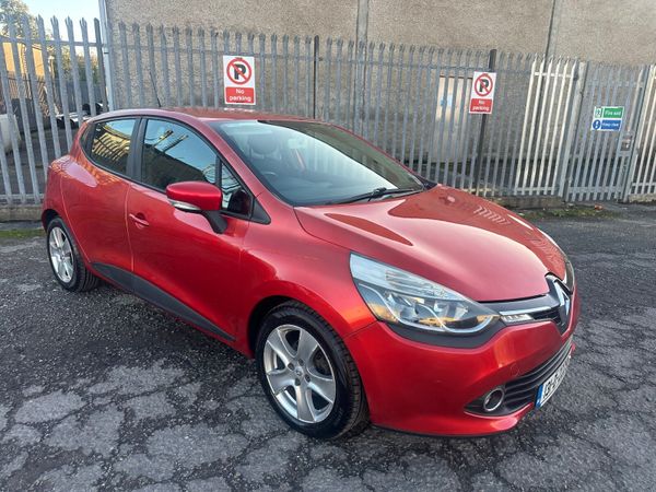 Renault Clio Hatchback, Petrol, 2013, Red