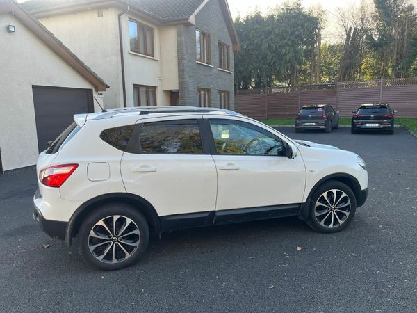 Nissan Qashqai Hatchback, Diesel, 2012, White