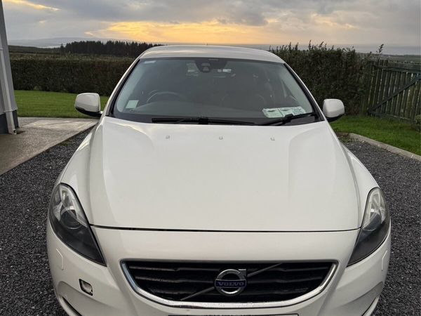 Volvo V40 Hatchback, Diesel, 2013, White