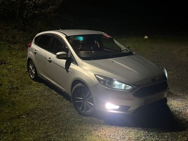 Ford Focus Hatchback, Petrol, 2015, Silver