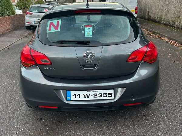 Vauxhall Astra Hatchback, Petrol, 2011, Grey