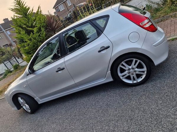 Hyundai i30 Hatchback, Petrol, 2011, Silver