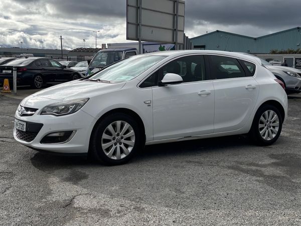 Opel Astra Hatchback, Diesel, 2012, White
