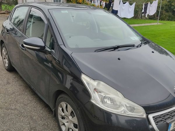 Peugeot 208 Hatchback, Diesel, 2013, Black