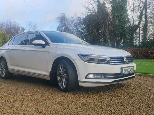 Volkswagen Passat Saloon, Diesel, 2019, White