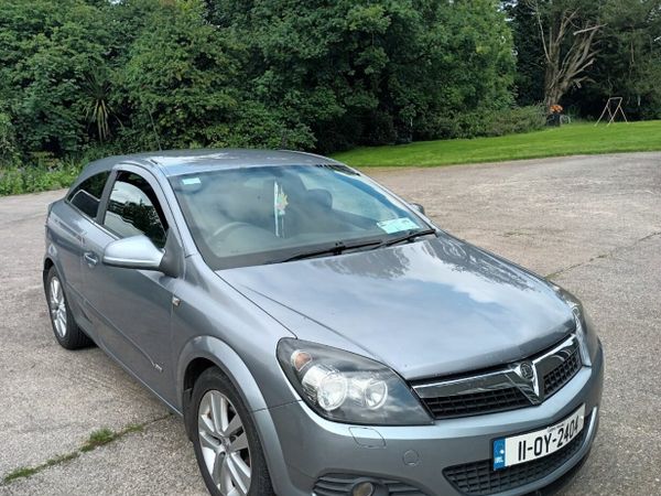 Vauxhall Astra Hatchback, Petrol, 2011, Silver